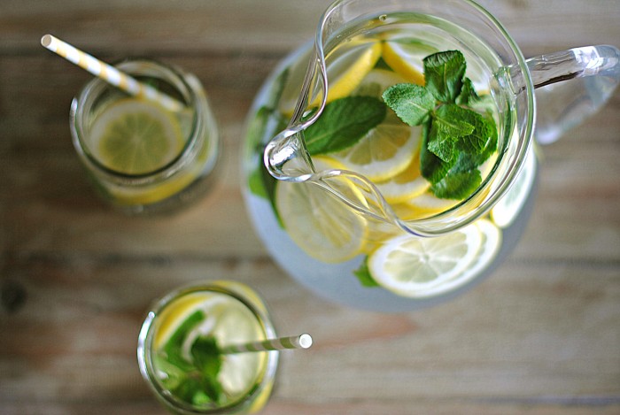 How to Make a Pitcher of Lemon Water